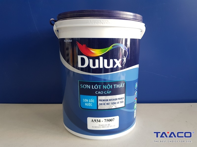 Sơn Dulux: Dulux là một thương hiệu nổi tiếng đến từ Anh Quốc. Với kinh nghiệm lâu năm, Dulux đã sản xuất ra những sản phẩm sơn chất lượng cao. Sơn Dulux sẽ giúp cho tường nhà bạn trở nên đẹp hơn và bền bỉ hơn sau nhiều năm sử dụng.